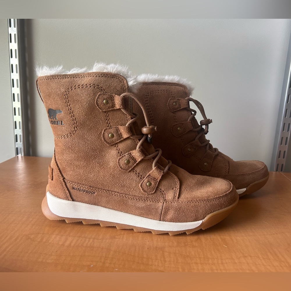 SOREL YOUTH SIZE 6 WINTER BOOTS, NEVER WORN